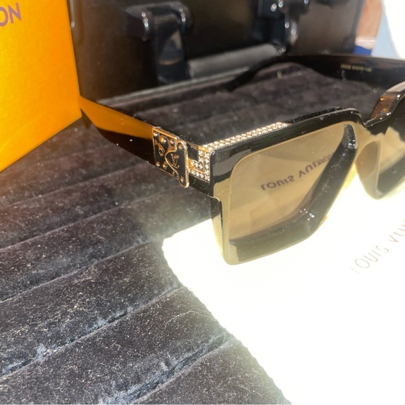 Louis Vuitton Black Sunglasses with Gold Accents - Picture 3 of 10